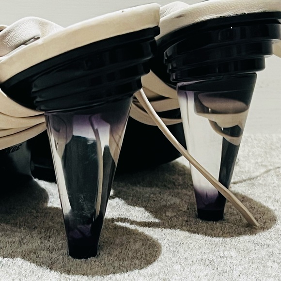 CHANEL heels with a leather ankle ties size 38.5 - Picture 13 of 15